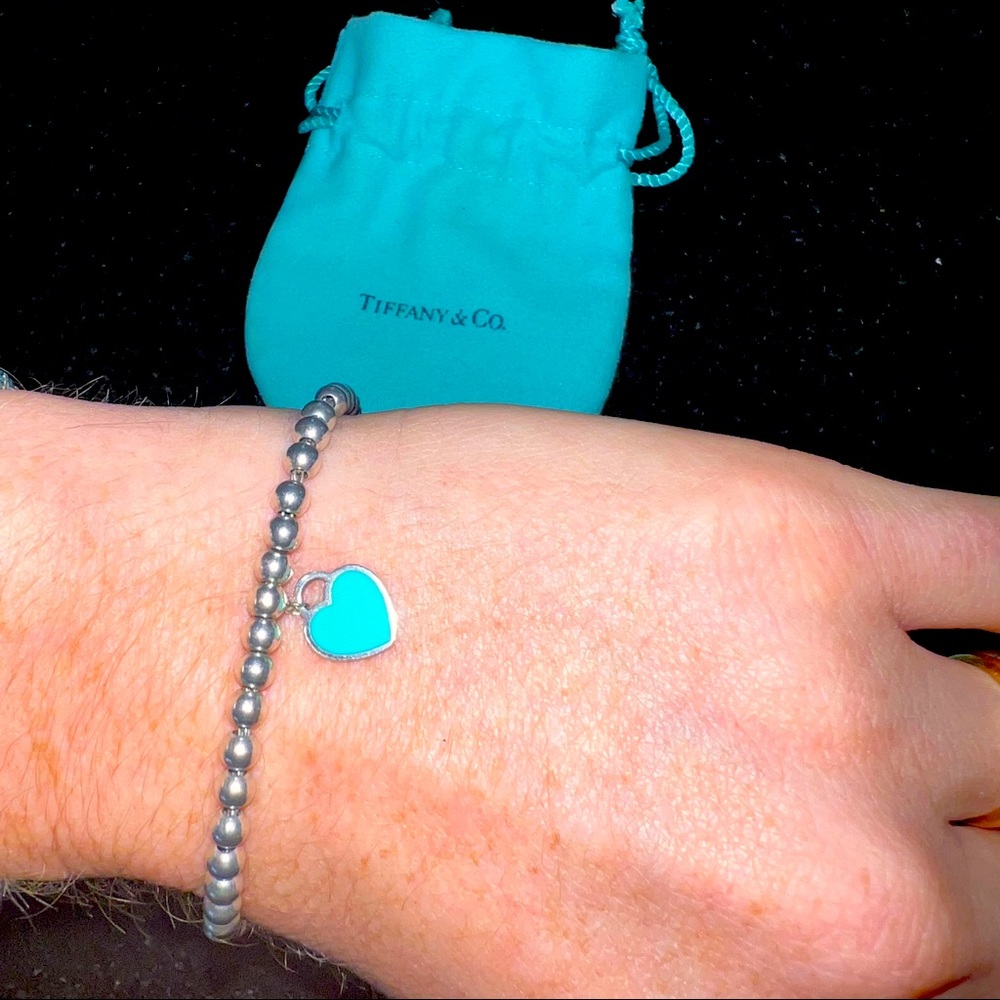 Tiffany & Co. Blue enamel Heart Tag Bead Bracelet - Picture 2 of 5